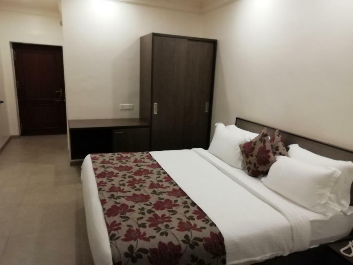 Hotel Ashish International Bhilai Esterno foto